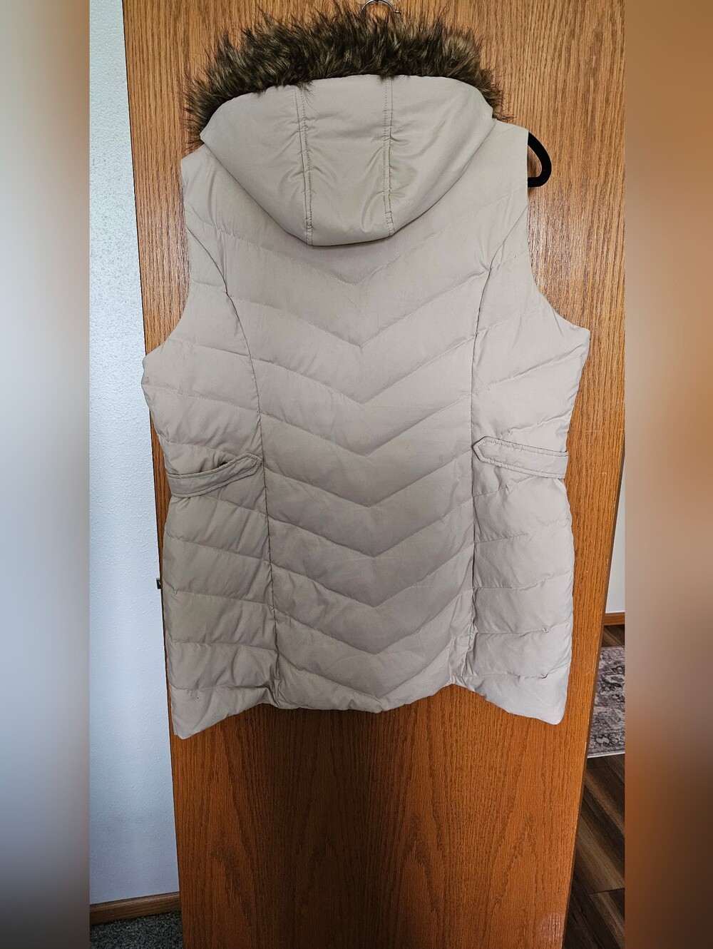 FINAL..Coldwater Creek Women's Cream Quilted Faux-Fur Trim Puffer Vest - Picture 2 of 9
